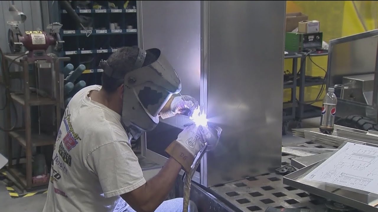 Lamont creating new commission on education pathways in Connecticut