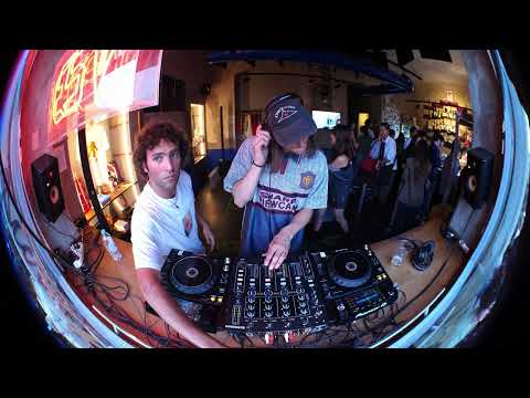 AYCE BIO // RADIO IN VETRINA