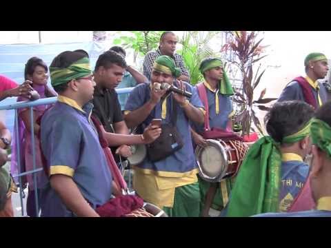 Siva Sakthi Muniandy Urumi Melam(Singapore) - Velan Song for Thirukaarthigai 2013