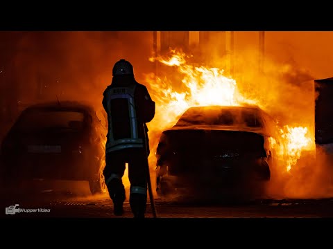 PKW-Brand in Köln Humboldt-Gremberg - Feuerwehr im Einsatz | 03.04.2021