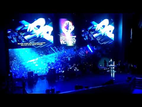 AMAZING !!! ELFONDA ONCE NYANYI LAGU PUJIAN CIPATANNYA SENDIRI