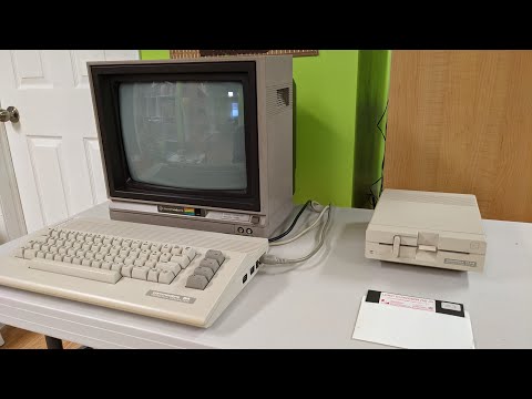Commodore 64 - Floppy Disk Drive 1541 II and Keyboard