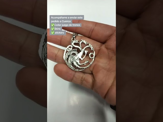 Vídeo relacionado con Cinereplicas Game of Thrones - Collar con Sigilo Targaryen - Licencia Oficial