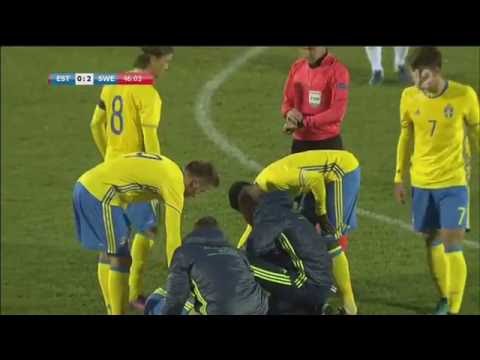 Cibicki krockar med motspelare - blir liggande - TV4 Sport