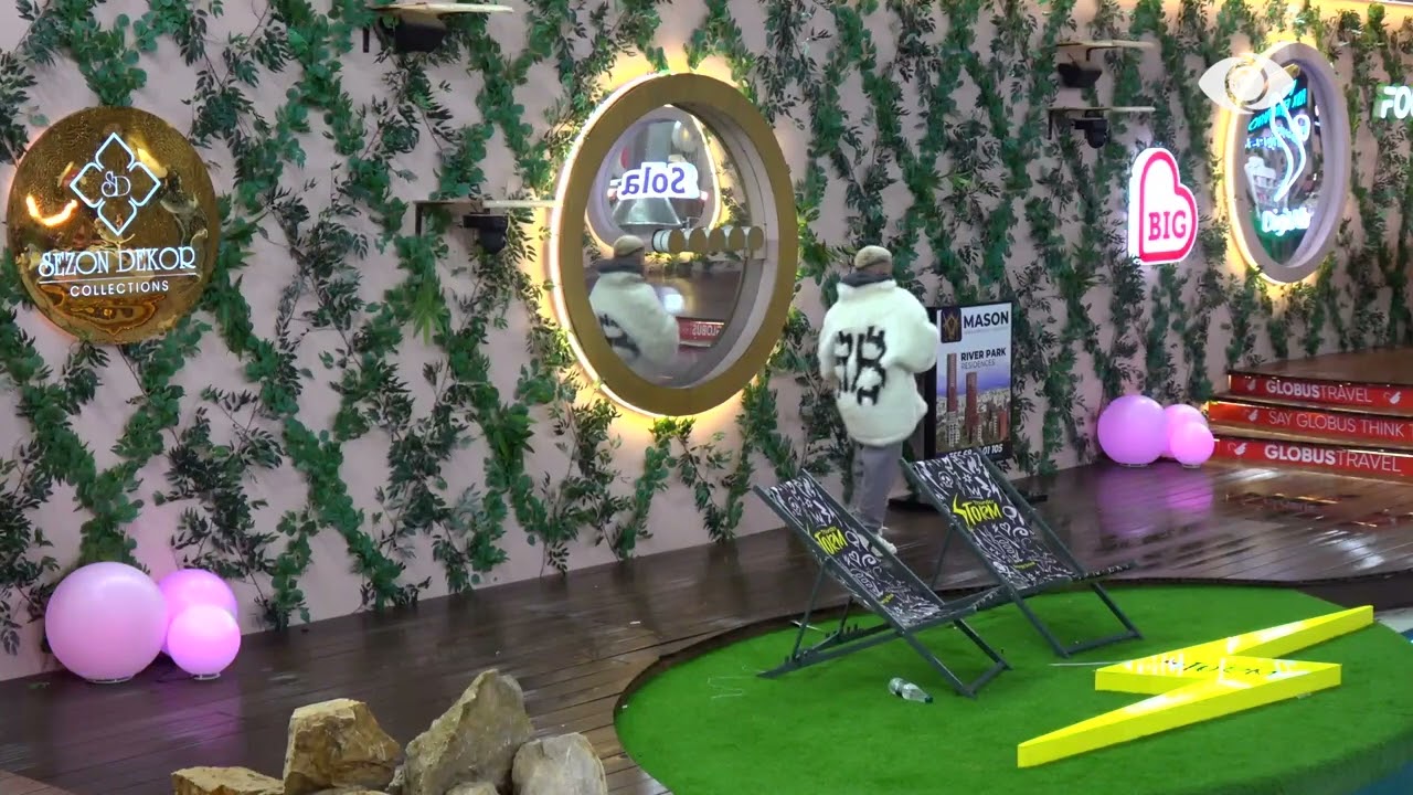 “Nuk ma ke ditur vlerën”/ Gjesti shijon tingujt e muzikës