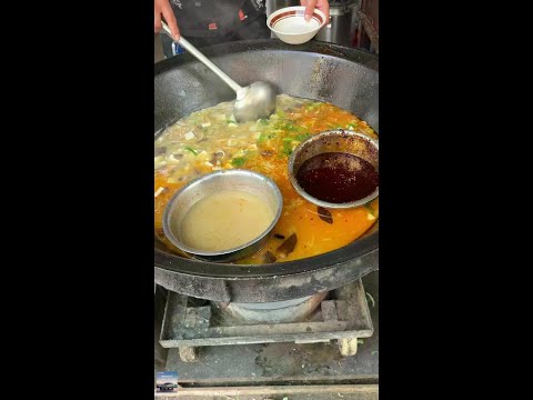 河南安阳带朋友吃扁粉菜，5元一碗，颜色搭配很好，汤醇厚 #向往生活7待新体验 @广汽传祺#美食 #原创视频 #民间传统美食 #抖音美食创作者