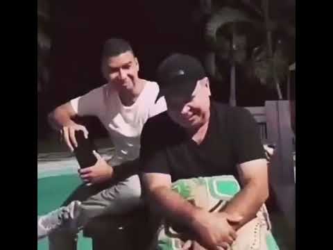 Luis Alberto Posada con su hijo cantando en coro y a Capella "Acaba de una vez"