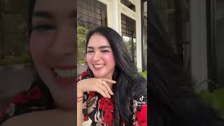 Download lagu RATU TIKTOK ULVA RIANI CANTIK DAN SEKSI 2021 YANG LGI VIRAL DIEDIA SOSIAL mp3