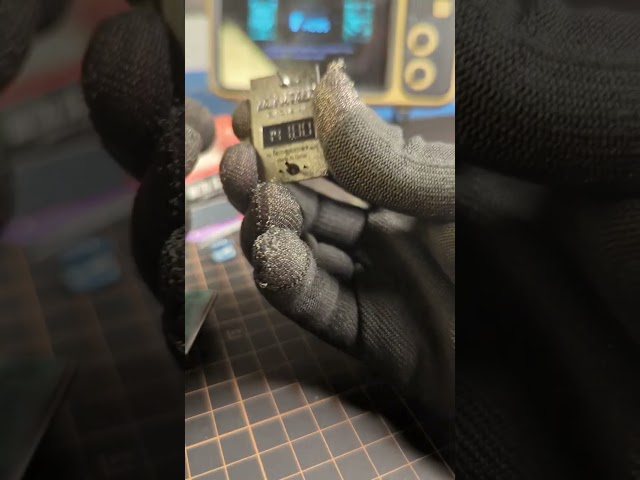 بروش سنيك من ميتل قير ،مرخص رسمي من كونامي ( أصلي...