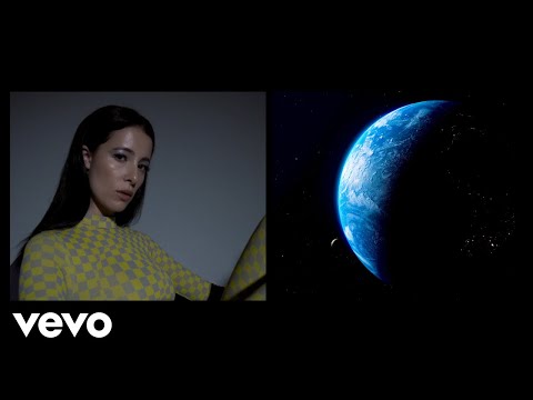 Stalking Gia - Astronaut (Official Visualizer)