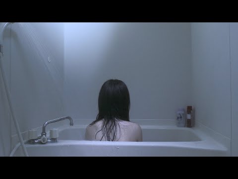 被導師以色情影片要脅，身為受害者卻遭同儕鄙棄。《飢渴的獅子》揭開校園與媒體的醜陋面貌。｜原創娛樂 Creative Century Ent.