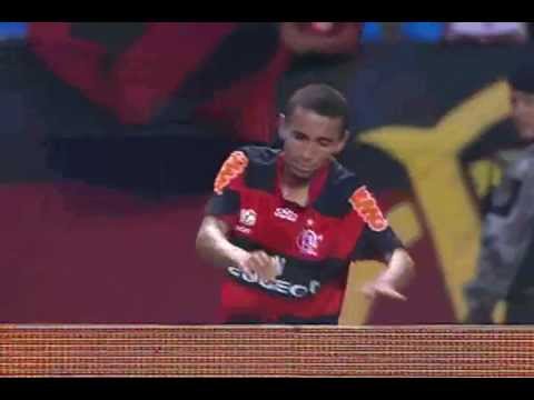 Belíssimo gol com uma arrancada e um chute cruzado para marcar um belo gol contra do Vasc...
