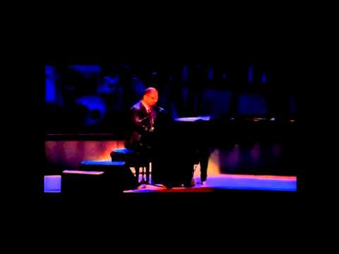Te Necesito Más Que Ayer video