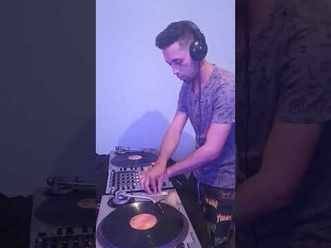 una mezcla de merengue  en acetatos  dj antony el menor #mix #live #caracas #dj #technics #1200mk2