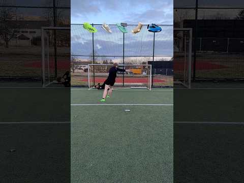 Chudák gólman😭 #challenge #football #soccer #viral