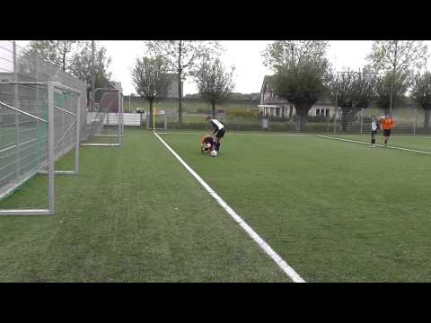 18 mei 2013 Toernooi Wieldrecht - VV De Meern C1 - Excelsior Maassluis 0-0 Actie Hassan, schot Tom