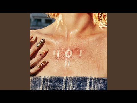 LE SSERAFIM - HOT
