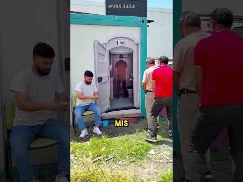 Il faisait payer l’entrée de fausses toilettes