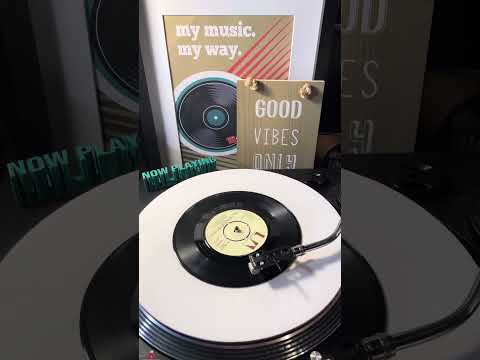 Crystal Gayle- Don’t It Make My Brown Eyes Blue ( Vinyl 45 ) From 1977 .