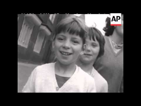 CHILDREN BAN VEHICLES IN THEIR PLAY STREET - NO SOUND