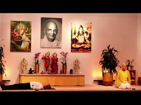 Rückenyogastunde mit Ingrid - Yoga Vidya Mittelstufe Live - 9:15 Uhr 03.10.2021