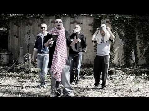 CASA DEGLI SPECCHI - "Ci impenna come il Mullah Omar a un posto di blocco"