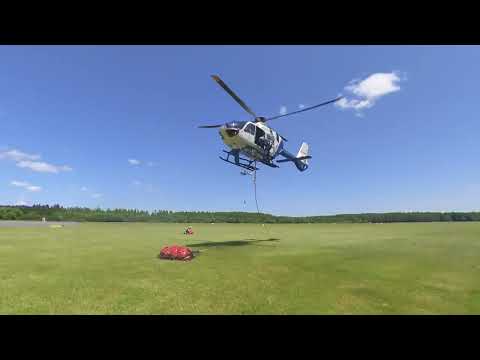 Action unter dem Hubschrauber