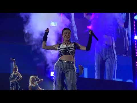 230302 See tình - Hoàng Thuỳ Linh @ Lazada Birthday Show