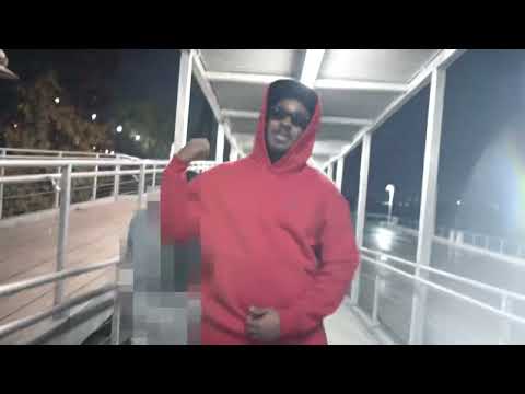 23 Vonni - icky suit