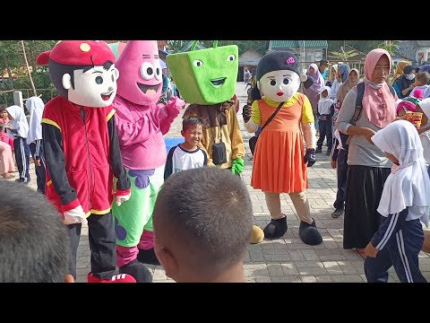 Wisata Embong | My Friends Wearing Costume Squid Game, BoBoiBoy, Masha, Adu Du, Patrick Star Lily Video