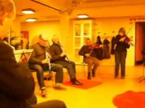 Skyttes Polka med Himmerlands Folkemusikskoles samspilhold.
