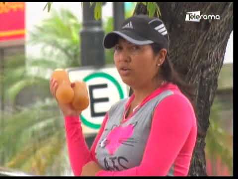 Nueva ordenanza en Quito prohíbe la compra y venta de productos en los semáforos