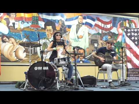 Sidestreet Reny - Joliet Bound live - Tegucigalpa HN (broken G string).mp4