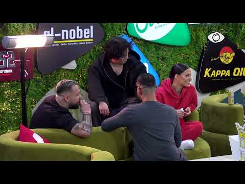 Stenaldo merr rolin e komentatorit sportiv, komenton skenat e nxehta të një filmi për të rritur