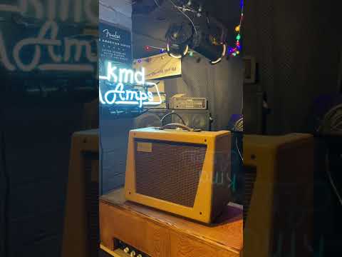 Video Vintage Restored Windsor 707-3 Small Tube Guitar Amplifier Combo image 7