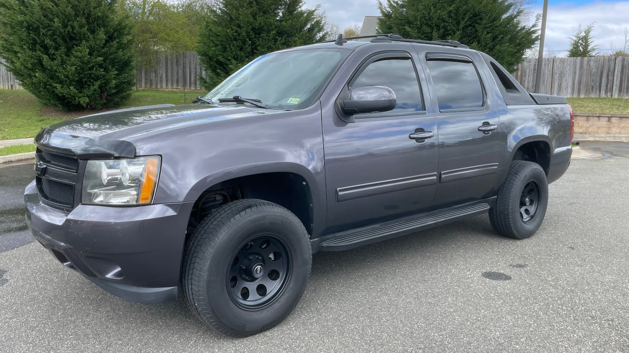 Super cool features ONLY on this leveled 2011 Chevrolet ...