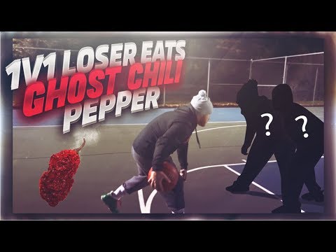 1 V 1 BASKETBALL! LOSER EATS THE HOTTEST PEPPER! *PAINFUL* Video