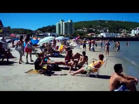 Piriápolis-Uruguay- Paseando por la playa.-