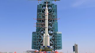 Shenzhou-18 transported to the launch pad