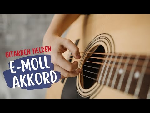 Learning guitar is child's play: First chord E minor – step by step for beginners