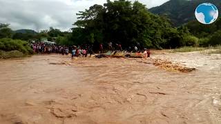 Floods sweep away matatu in Makueni - VIDEO