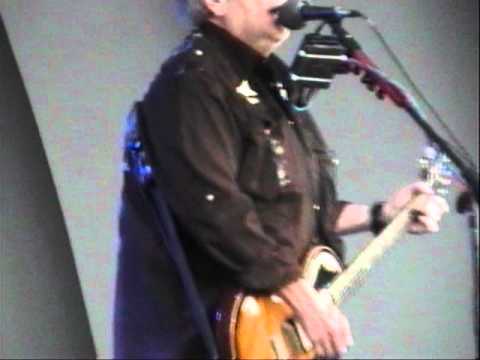 Leslie West and Mountain, "Theme From An Imaginary Western". Great performance.