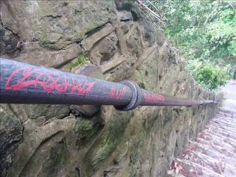 Niski Poziom Powiek - Pierwszy Dotyk (2012)