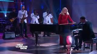 Baby it&#39;s cold outside live | Kelly Clarkson &amp; john legend
