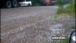 preview picture of video 'daihatsu cuore na estrada chuva de pedra'