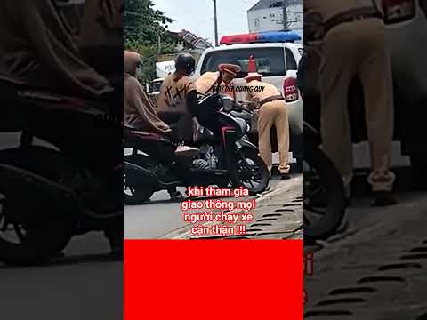 cục vàng thôi hai em gái chạy xe máy #shorts