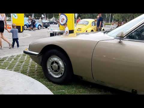 Thumbnail for Citroën SM doing pushups! by Citroën SM