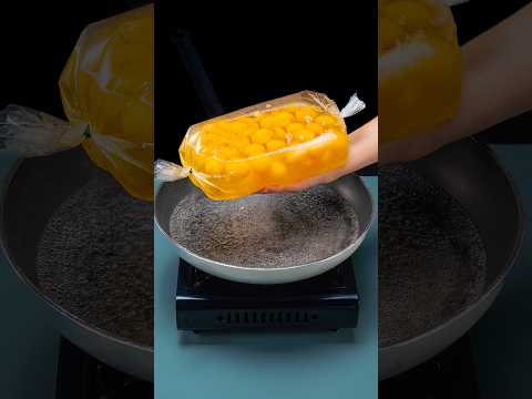 Omelette préparée différemment. Tellement moelleuse et juteuse.