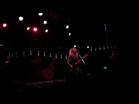 Marilina Bertoldi Konex - Enterrarte