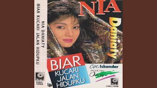 Download lagu April Yang Biru mp3